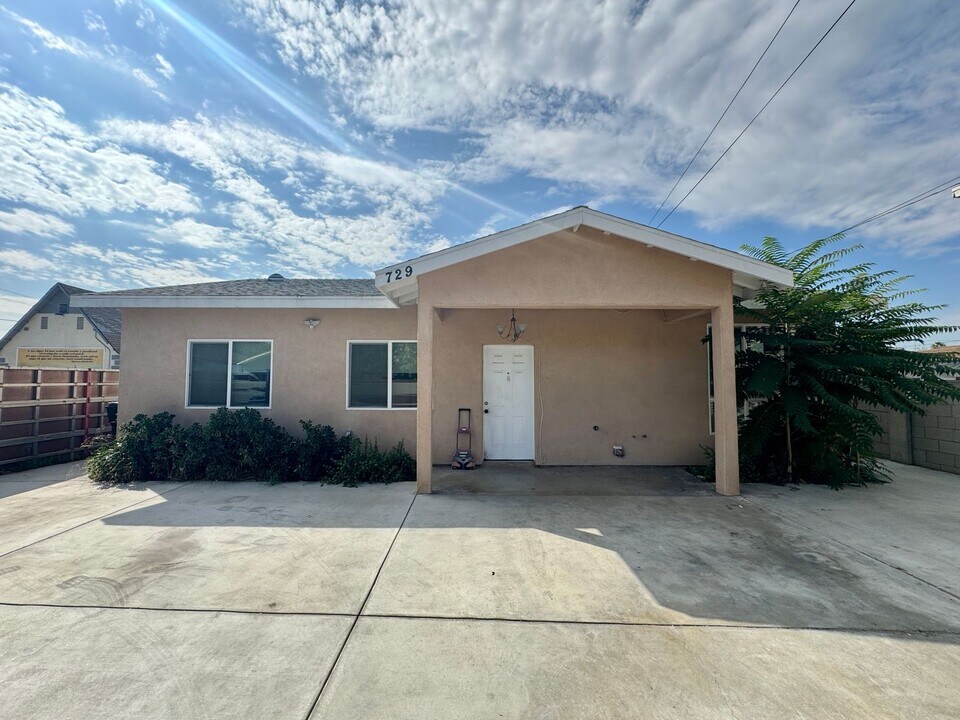 729-729 W 12th St in Pomona, CA - Building Photo
