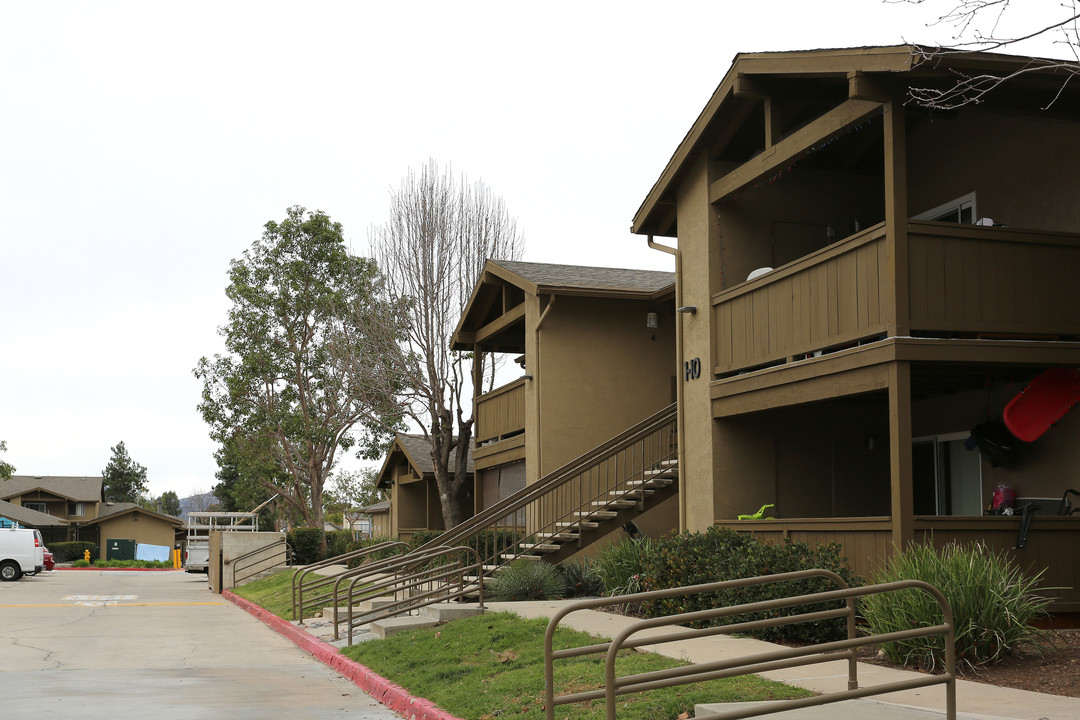 Ramona Vista in Ramona, CA - Building Photo