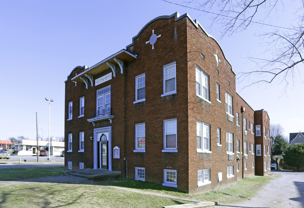 2736 E Magnolia Ave in Knoxville, TN - Foto de edificio