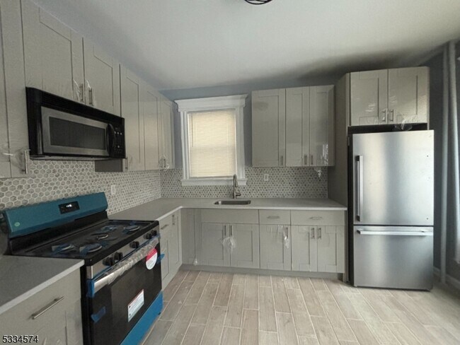 29 Linden Ave in East Orange, NJ - Building Photo - Building Photo
