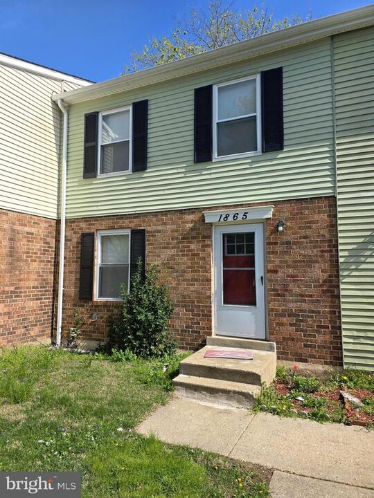 1865 Hawk Ct in Severn, MD - Foto de edificio