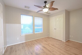 212 Rolling Springs Ln in Dickinson, TX - Building Photo - Building Photo