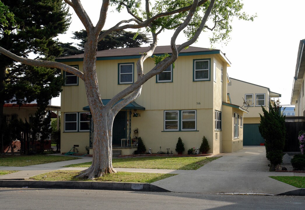 516 S Flower St in Inglewood, CA - Foto de edificio