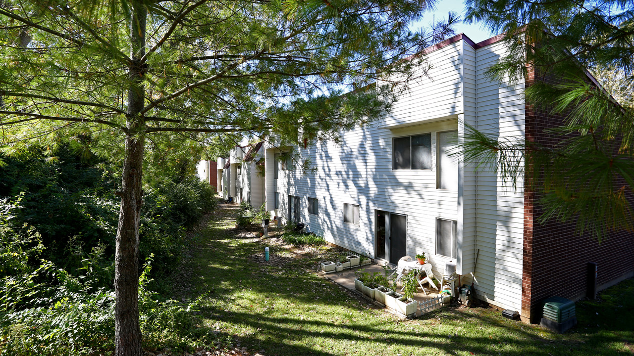 Cherry Creek Apartments in Manchester, MO - Foto de edificio