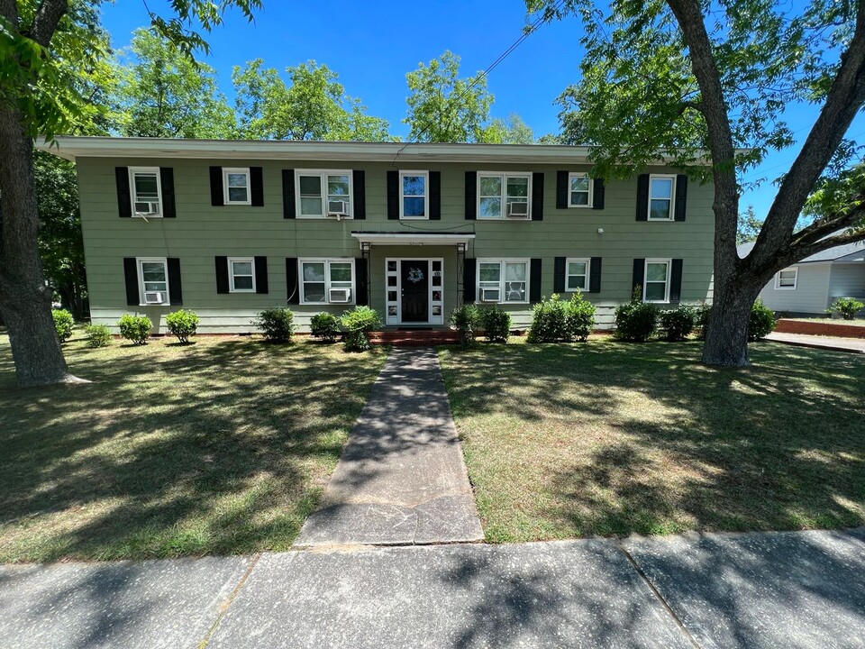 1810 Fort Bragg Rd in Fayetteville, NC - Building Photo