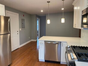 35 Chelsea St, Unit 3 in Boston, MA - Foto de edificio - Building Photo