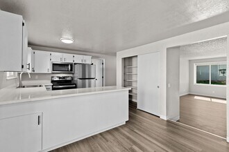 325 S Johnson St in Kennewick, WA - Building Photo - Building Photo