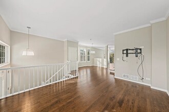 2106 Rugen Rd in Glenview, IL - Foto de edificio - Building Photo