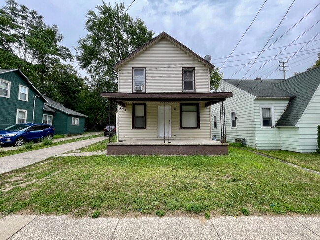 property at 933 W Southern Ave