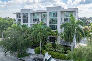 Chateau Wein in Fort Lauderdale, FL - Building Photo