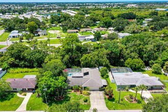 1309 E Gate Dr in Venice, FL - Building Photo - Building Photo