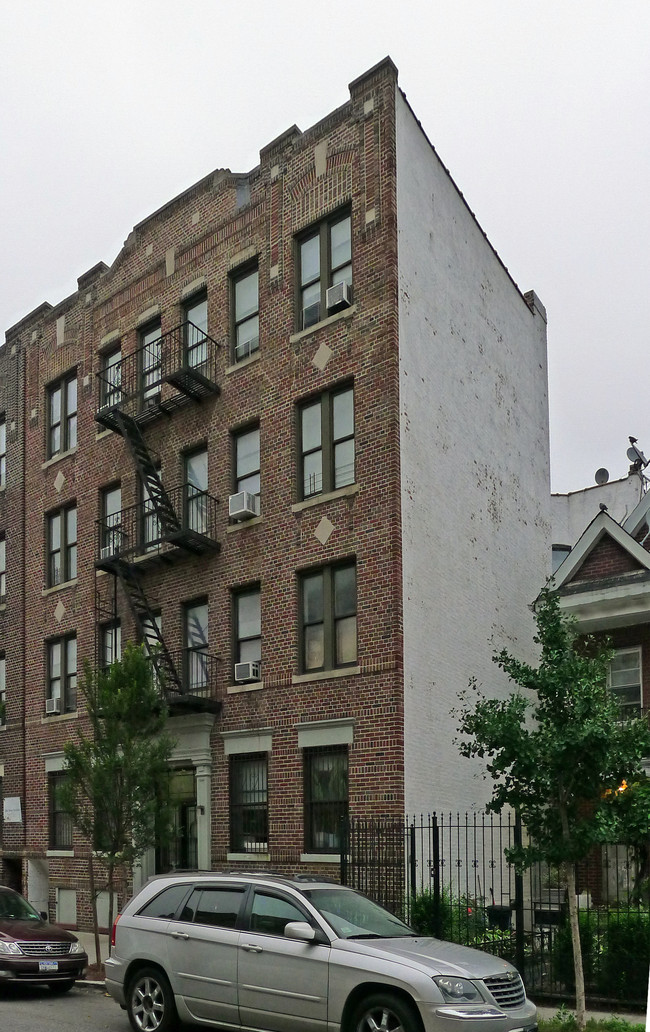 561 E 2nd St in Brooklyn, NY - Building Photo - Building Photo