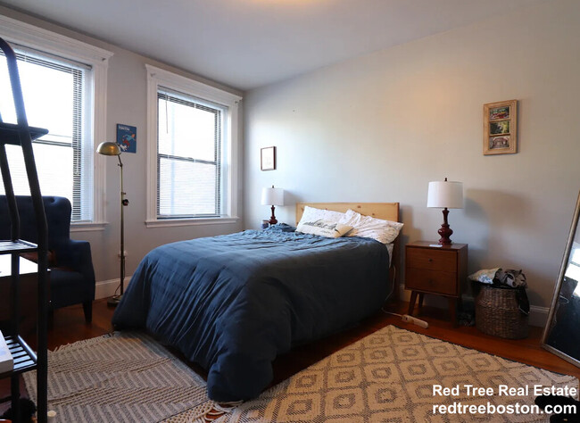 175 Harvard St, Unit 2 in Brookline, MA - Building Photo - Building Photo