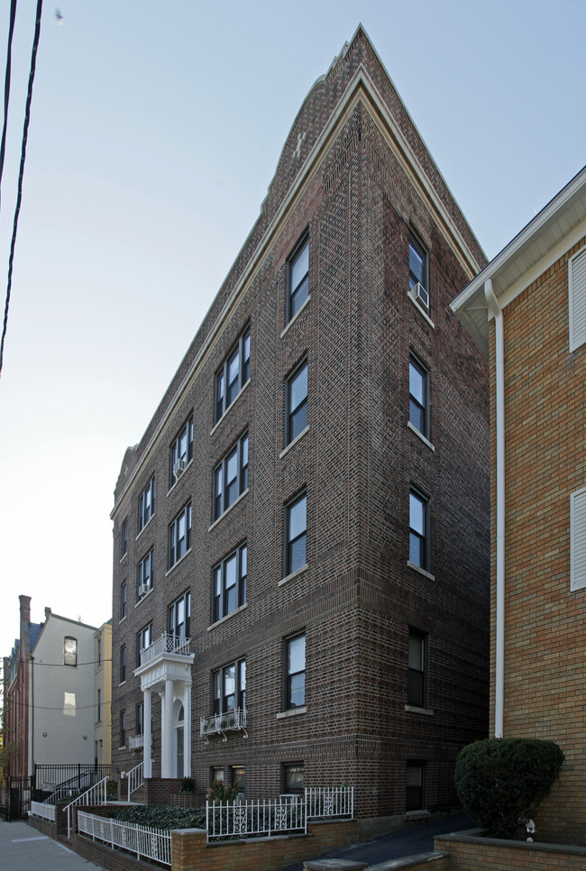 75 Fairview Ave in Jersey City, NJ - Foto de edificio - Building Photo