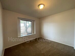 1860 Quiet Peak St W in Meridian, ID - Building Photo - Building Photo