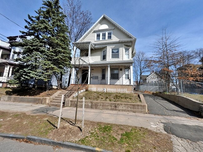 1595 Chapel St, Unit 3