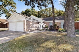 402 Thorn Wood Dr in Euless, TX - Building Photo - Building Photo