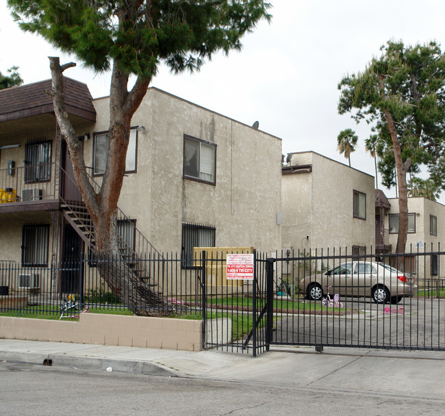 190 E Court St in San Bernardino, CA - Building Photo - Building Photo