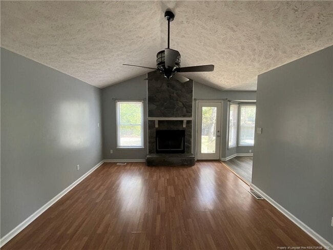 3355 Lubbock Dr in Hope Mills, NC - Building Photo - Building Photo