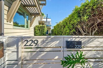 229 Nautilus St in San Diego, CA - Building Photo - Building Photo