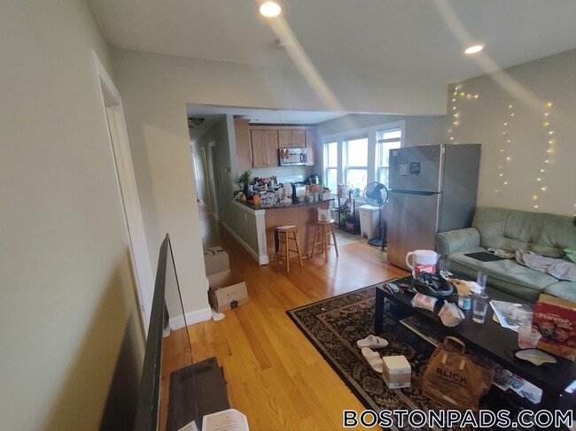 27 Fairfax St, Unit 1 in Somerville, MA - Foto de edificio - Building Photo