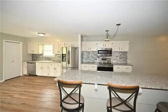 1102 Hampton Dr in Platte City, MO - Building Photo - Building Photo