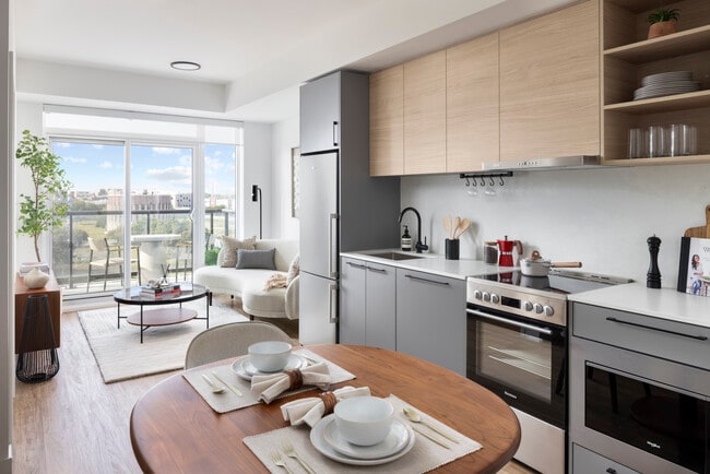 Bridge in Toronto, ON - Building Photo - Building Photo