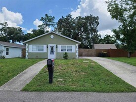 833 Disston Ave in Clermont, FL - Building Photo