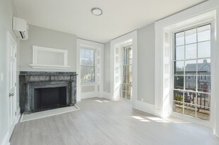 1049 Pleasant St, Unit 2 in New Bedford, MA - Building Photo