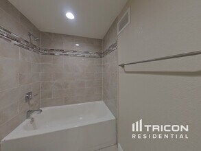 2337 S Elm Dr in Denver, CO - Building Photo - Building Photo