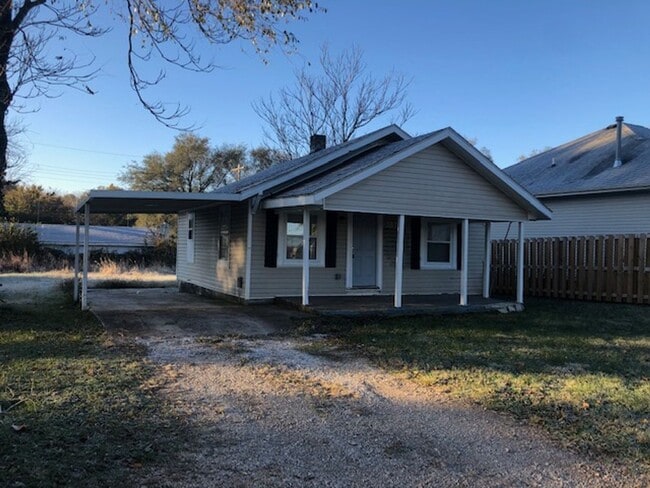 property at 2832 W Water St