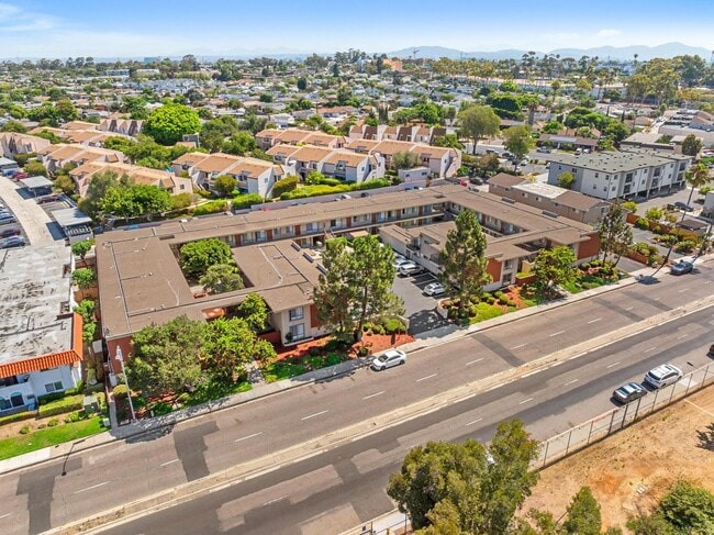 7434 Mesa College Dr in San Diego, CA - Building Photo - Building Photo