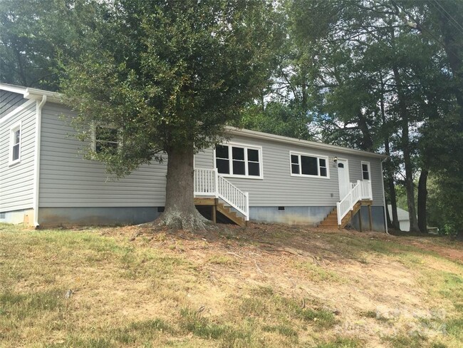 414 E Wilkins St in Dallas, NC - Building Photo - Building Photo