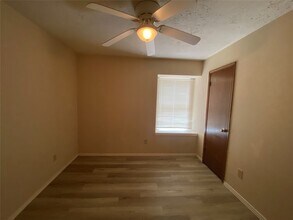 3534 Woodmere Ln in Sugar Land, TX - Foto de edificio - Building Photo