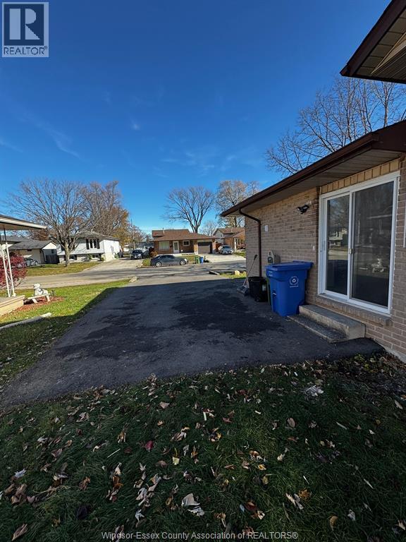 3887 Bliss Rd in Windsor, ON - Building Photo - Building Photo