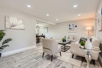 4094 S Willow Way in Denver, CO - Building Photo - Building Photo