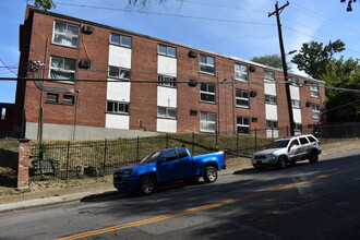 650-660 650-660 Straight St in Cincinnati, OH - Building Photo - Building Photo