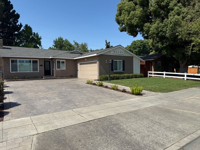 property at 892 Kingfisher Dr