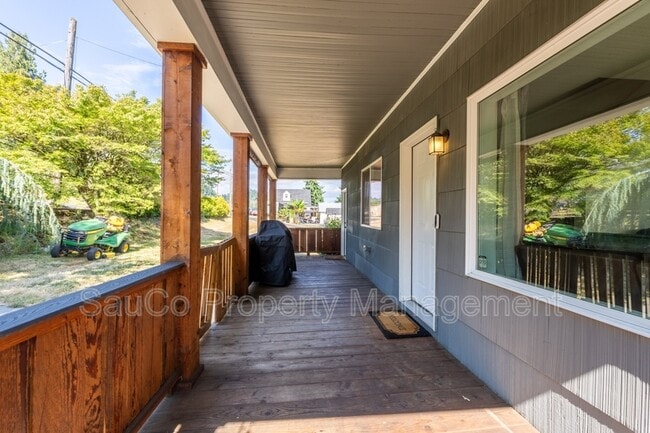 409 E B St in Rainier, OR - Building Photo - Building Photo