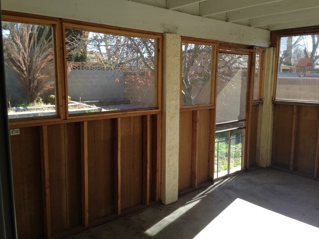 44908 Logue Ave in Lancaster, CA - Building Photo - Building Photo