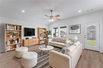 4651 W Aurora St in Fayetteville, AR - Building Photo - Building Photo