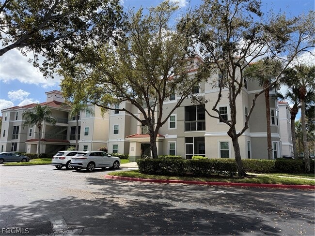 23520 Walden Center Dr in Bonita Springs, FL - Building Photo - Building Photo