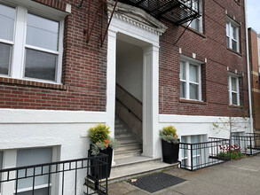 The Ambassador Apartments in Tacoma, WA - Building Photo - Building Photo