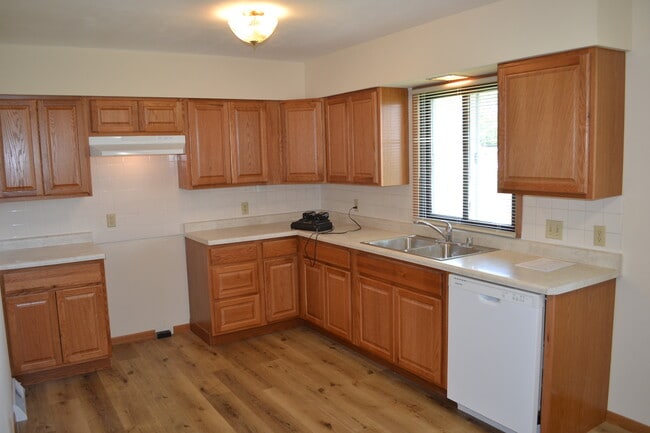 N7488 Hoffman Ln in Beaver Dam, WI - Building Photo - Building Photo