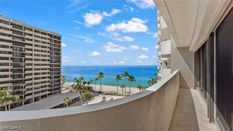 4005 Gulf Shore Blvd N in Naples, FL - Building Photo