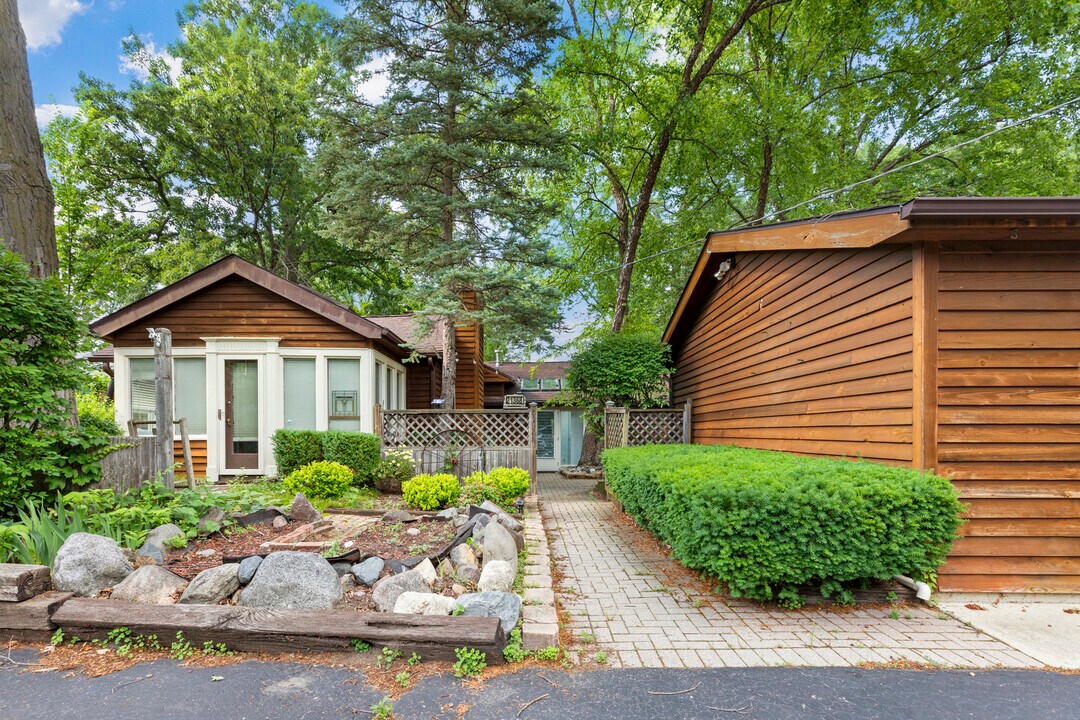 21368 W Pepper Dr in Lake Zurich, IL - Foto de edificio