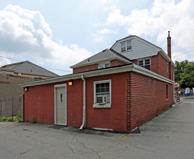 1550 Main St W in Hamilton, ON - Building Photo - Building Photo