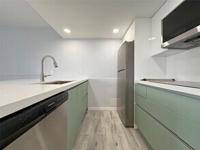 5050 NW 7th St in Miami, FL - Building Photo - Building Photo