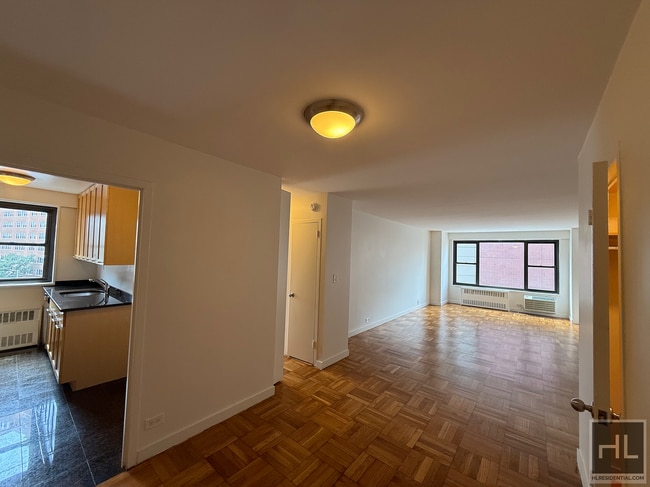 145 4th Ave