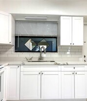 301 SW 10th Terrace in Hallandale Beach, FL - Building Photo